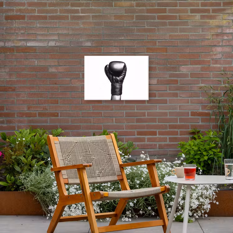 Bokshandschoen - Zwart - Hand Tuinposter op houten frame 2 cm dik klein -sfeer3
