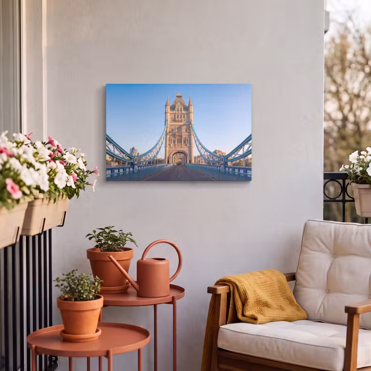 Brug - Toren - Architectuur - Klassiek - Blauw Tuinposter op houten frame 2 cm dik klein -sfeer1