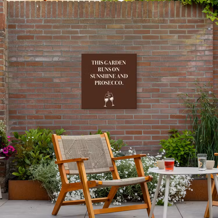 Bruin - Zomer - Quote - Drinken Tuinposter op houten frame 2 cm dik middel -sfeer3