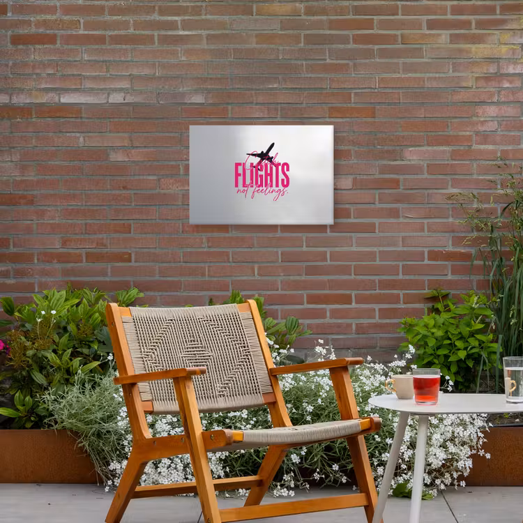 Catch flights not feelings - Vliegtuig - Roze Tuinposter op houten frame 2 cm dik klein -sfeer3