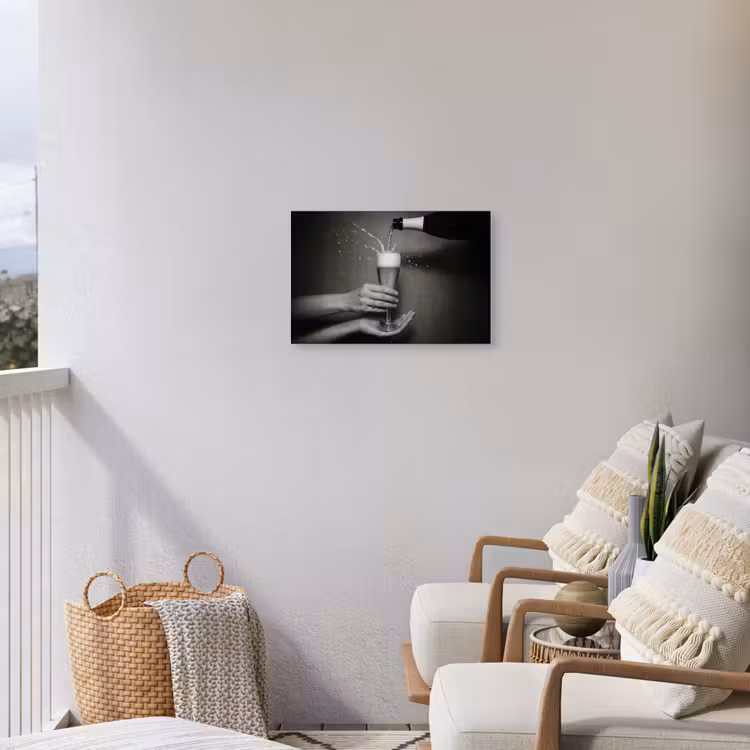 Champagnefles - Glas - Minimalistisch - Spetters Tuinposter op houten frame 2 cm dik klein -sfeer1