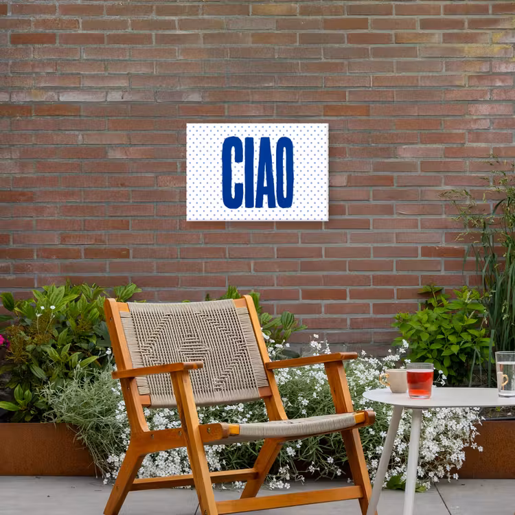 Ciao - Blauw - Stippen Tuinposter op houten frame 2 cm dik klein -sfeer3