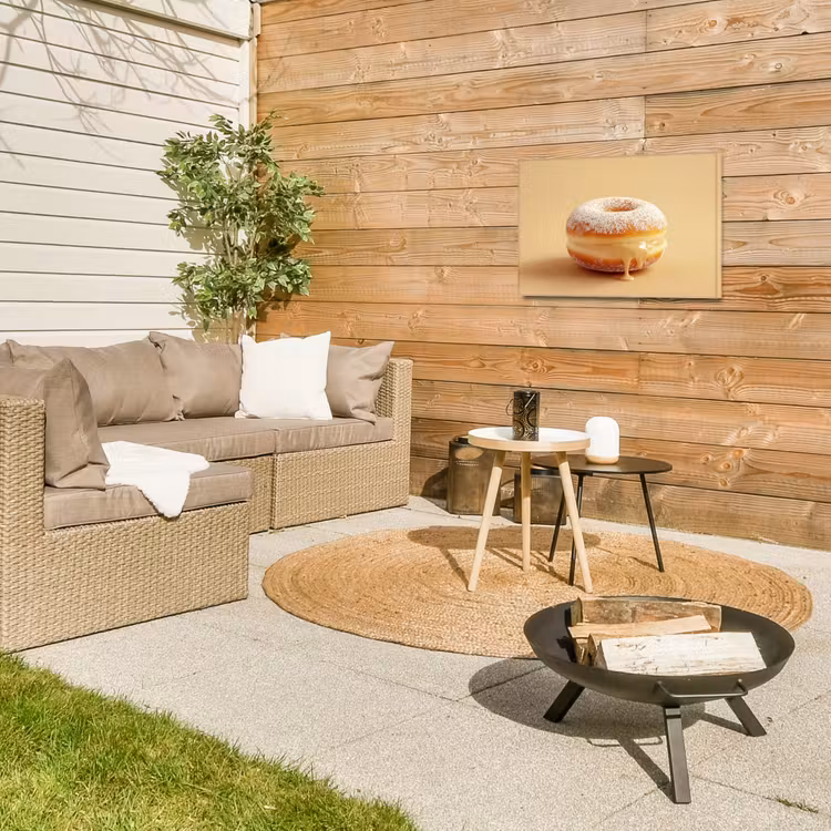 Donut - Romig - Poedersuiker - Beige Tuinposter op houten frame 2 cm dik klein -sfeer2