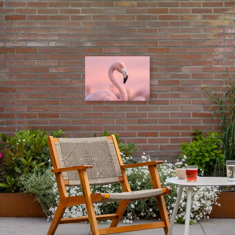 Flamingo - Portret - Roze Tuinposter op houten frame 2 cm dik klein -sfeer3