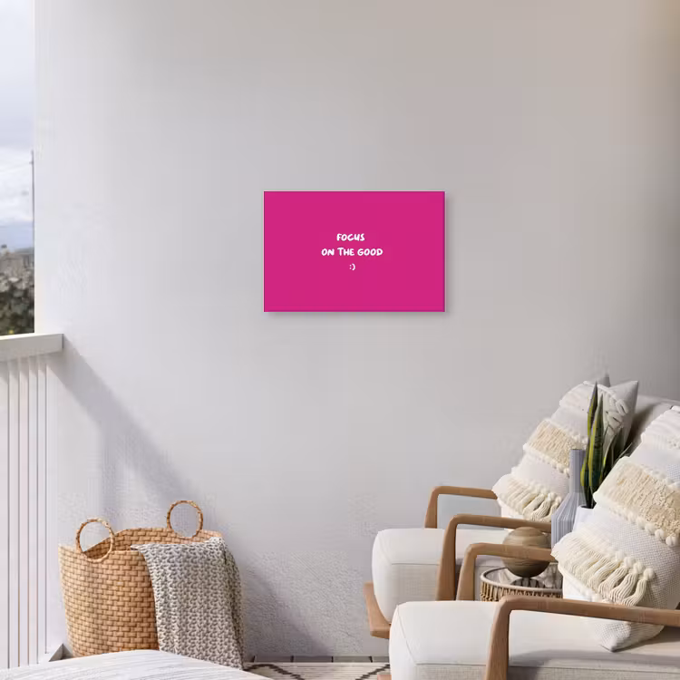 Focus - Smiley - Roze Tuinposter op houten frame 2 cm dik klein -sfeer1
