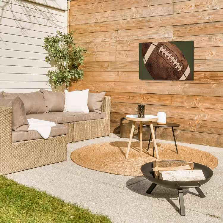 Football - Hout - Sport - Groen Tuinposter op houten frame 2 cm dik klein -sfeer2
