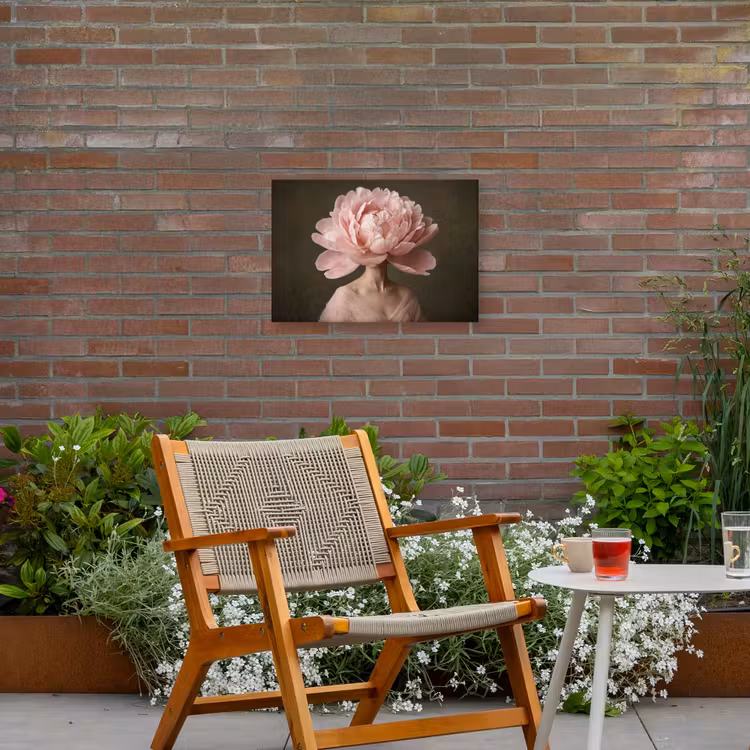 Gezicht - Roos - Roze Tuinposter op houten frame 2 cm dik klein -sfeer3