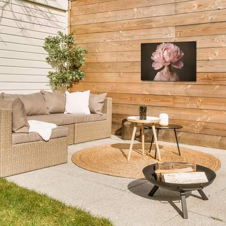 Gezicht - Roos - Roze Tuinposter op houten frame 2 cm dik klein -sfeer2