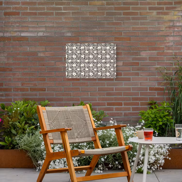 Grafisch - Patroon - Zwart Tuinposter op houten frame 2 cm dik klein 845 -sfeer3