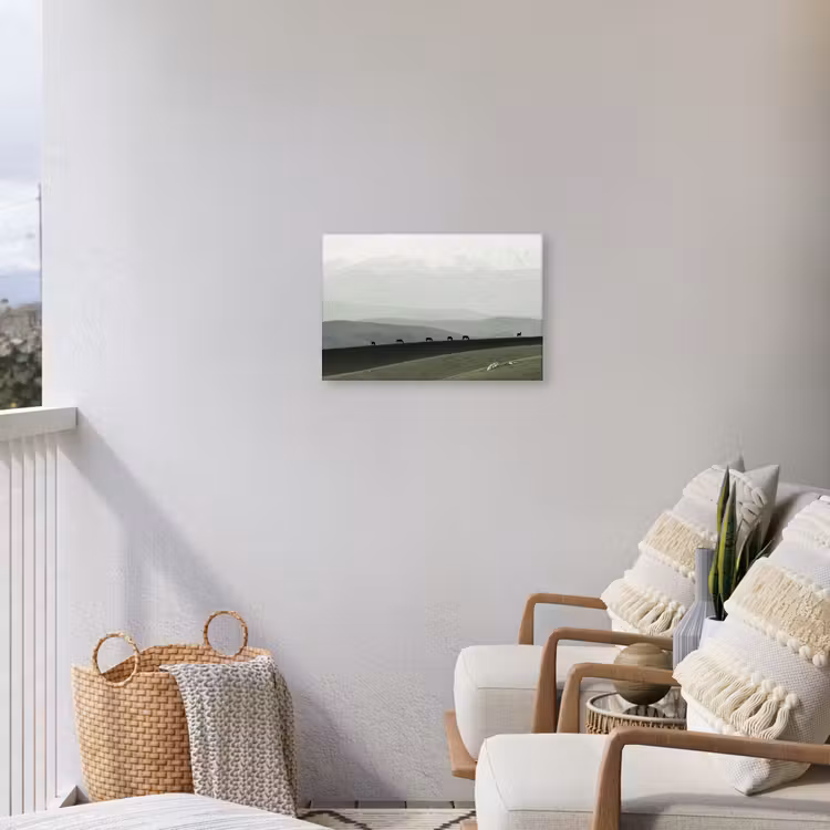 Grijs - Berg - Paarden Tuinposter op houten frame 2 cm dik klein -sfeer1