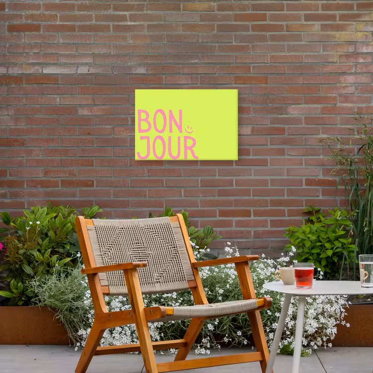 Groen - Smiley - Bonjour - Roze Tuinposter op houten frame 2 cm dik klein -sfeer3