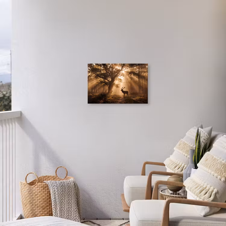 Hert - Bos - Mistig - Natuur - Goud Tuinposter op houten frame 2 cm dik klein -sfeer1