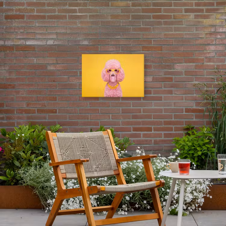 Hond - Kauwgum - Dieren - Modern - Roze Tuinposter op houten frame 2 cm dik klein -sfeer3