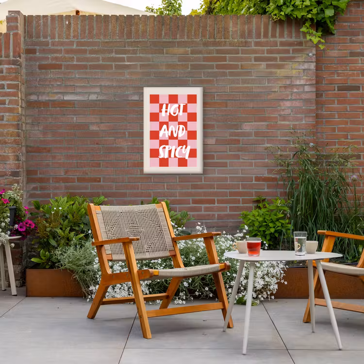 Hot - Spicy - Geruit - Rood Tuinposter op houten frame 2 cm dik klein -sfeer3