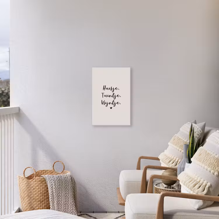 huisjetuintjewijntje-beige Tuinposter op houten frame 2 cm dik klein -sfeer1