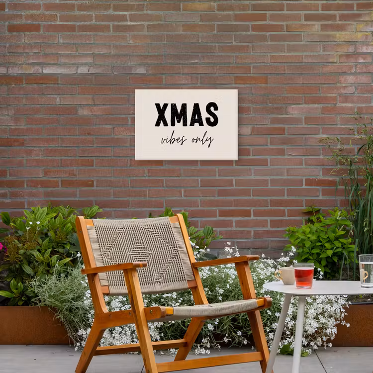 Kerst - Spreuk - xmas vibes only - Beige Tuinposter op houten frame 2 cm dik klein -sfeer3