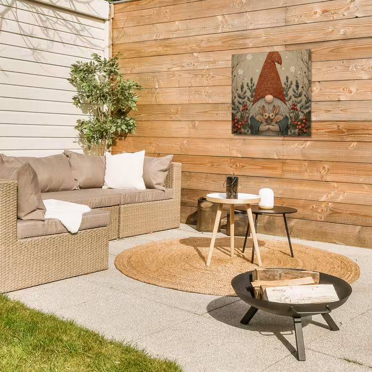 Kerstgnome - Konijntjes - Kleurrijk Tuinposter op houten frame 2 cm dik middel -sfeer2