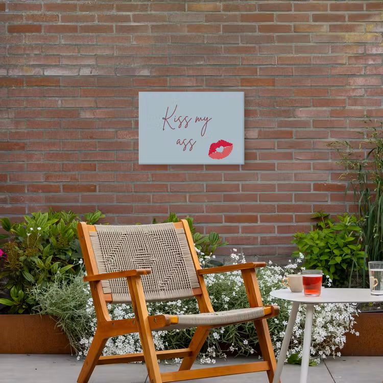 Kiss my ass - Lip - Blauw Tuinposter op houten frame 2 cm dik klein -sfeer3