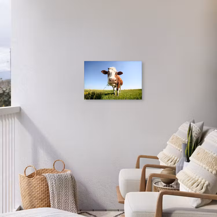 Koe - Dieren - Bloemen - Gras Tuinposter op houten frame 2 cm dik klein -sfeer1