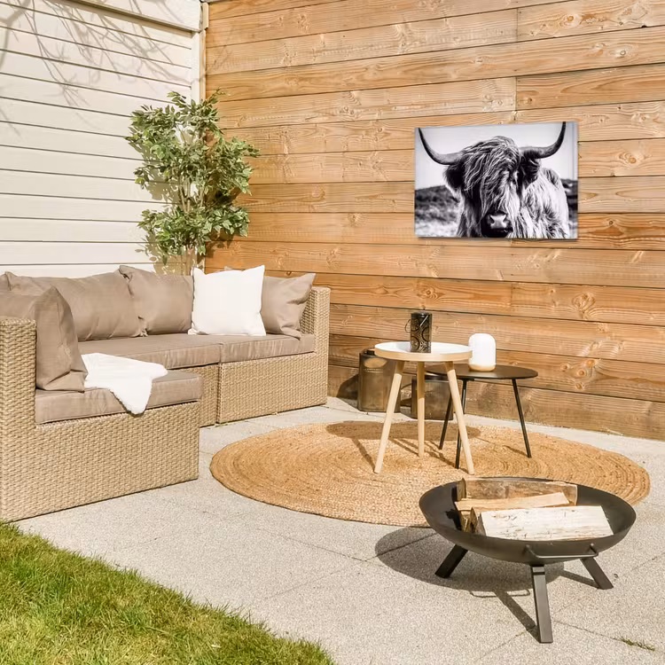 Koe - Schotse hooglander - Zwart - Wit - Dier - Natuur - Wild Tuinposter op houten frame 2 cm dik klein -sfeer2