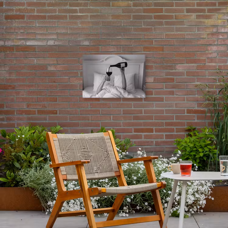 Lakens - Armen - Wijn - Glas Tuinposter op houten frame 2 cm dik klein -sfeer3