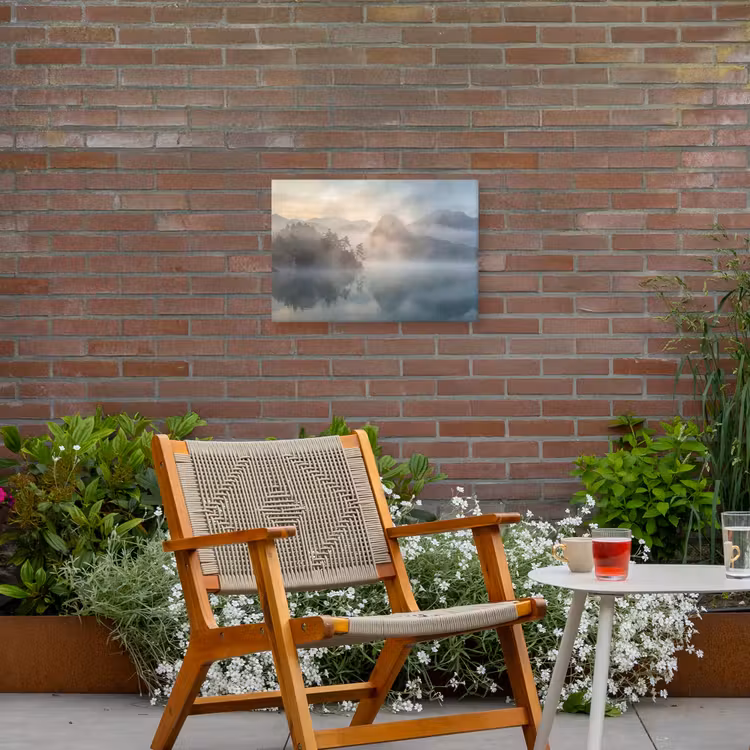 Landschap - Bergen - Mist - Water - Natuur Tuinposter op houten frame 2 cm dik klein -sfeer3
