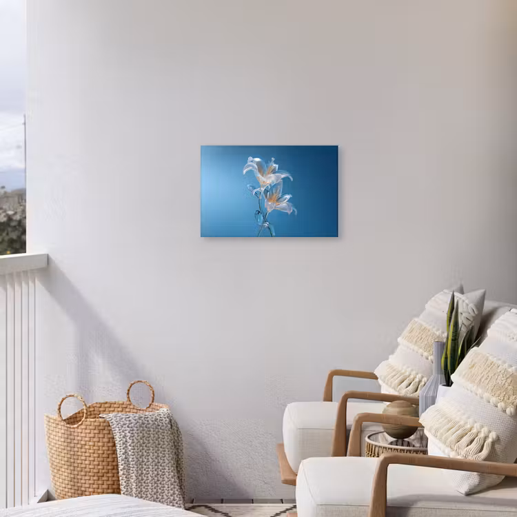 Lelies - Blauw - Glazen Tuinposter op houten frame 2 cm dik klein -sfeer1