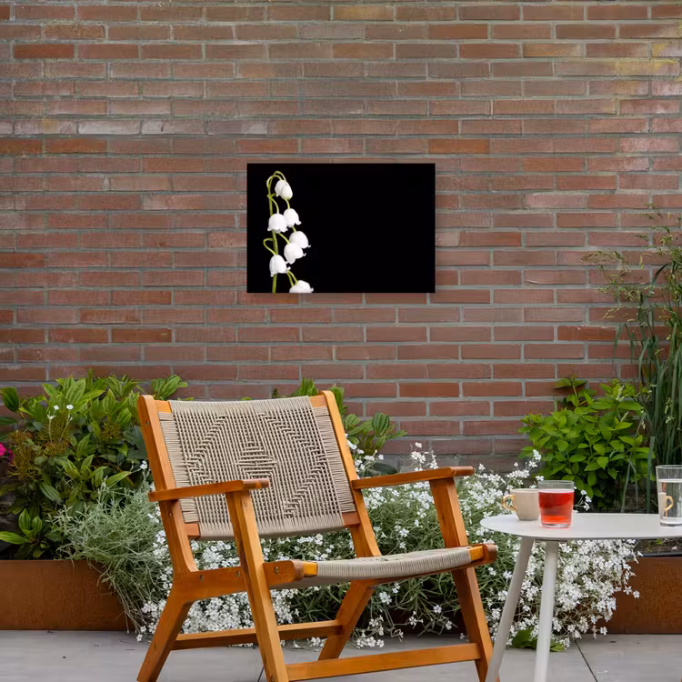 Lelietjes van dalen - Bloemen - Zwart - Flora Tuinposter op houten frame 2 cm dik klein -sfeer3