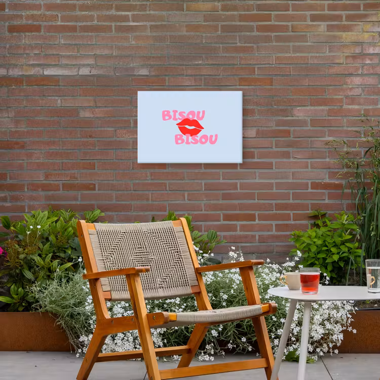 Lippen - Bisou - Blauw Tuinposter op houten frame 2 cm dik klein -sfeer3