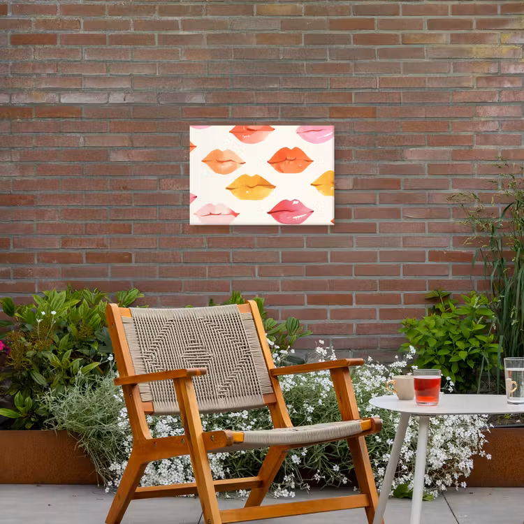 Lippen - Kleurrijk - Glanzend Tuinposter op houten frame 2 cm dik klein -sfeer3