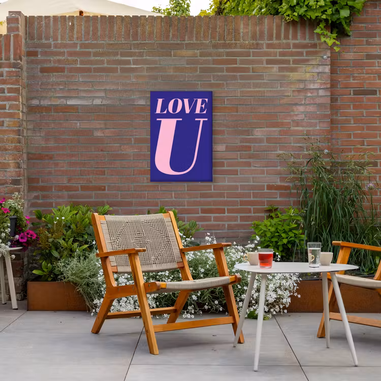 Love - Blauw - Valentijn Tuinposter op houten frame 2 cm dik klein -sfeer3