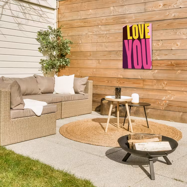 Love - Tekst - Roze - Valentijn Tuinposter op houten frame 2 cm dik klein -sfeer2