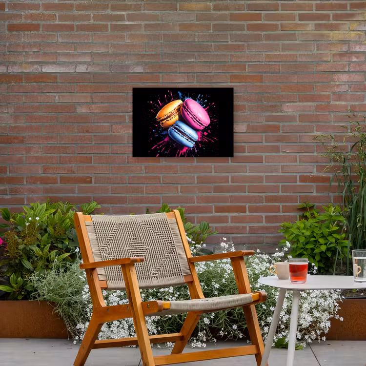 Macarons - Dessert - Graffiti - Kleurrijk - Roze - Blauw - Geel Tuinposter op houten frame 2 cm dik klein -sfeer3