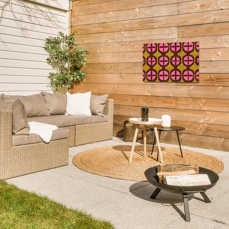Modern - Patroon - Roze Tuinposter op houten frame 2 cm dik klein 845 -sfeer2