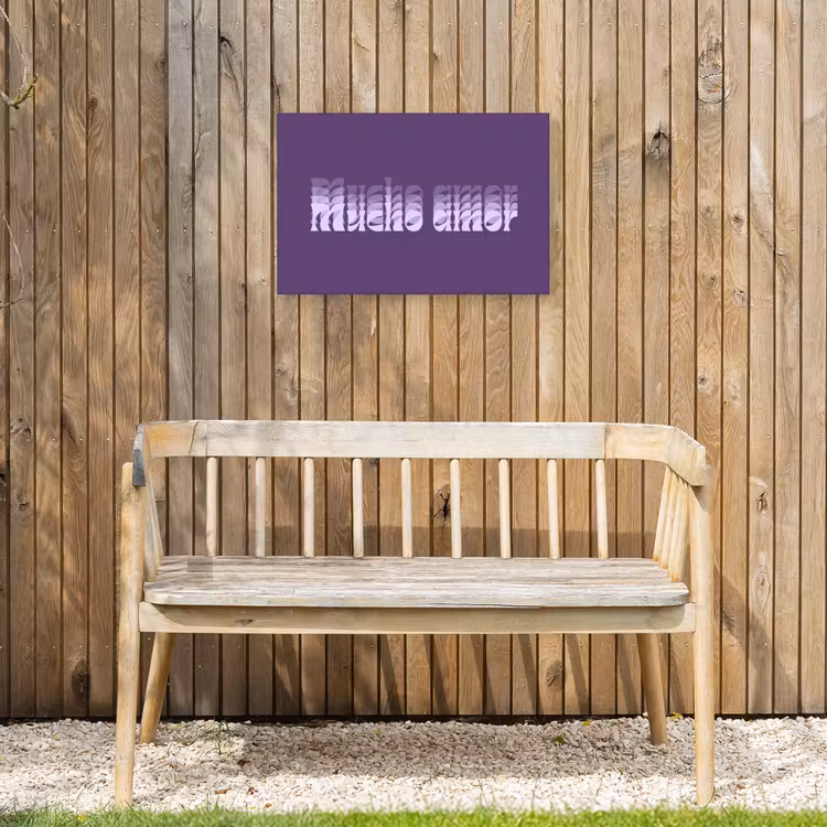 Mucho amor - Paars - Grafisch Tuinposter op houten frame 2 cm dik klein -sfeer4