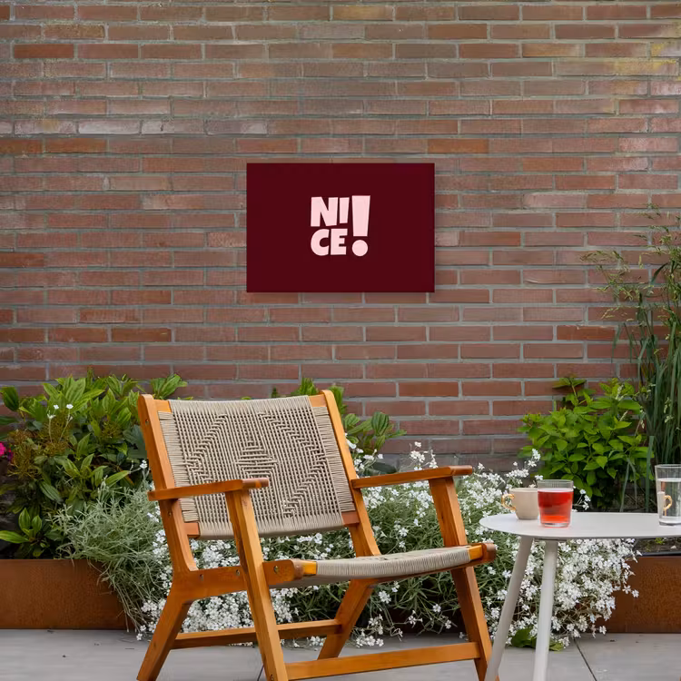 Nice - Uitroepteken - Rood Tuinposter op houten frame 2 cm dik klein -sfeer3