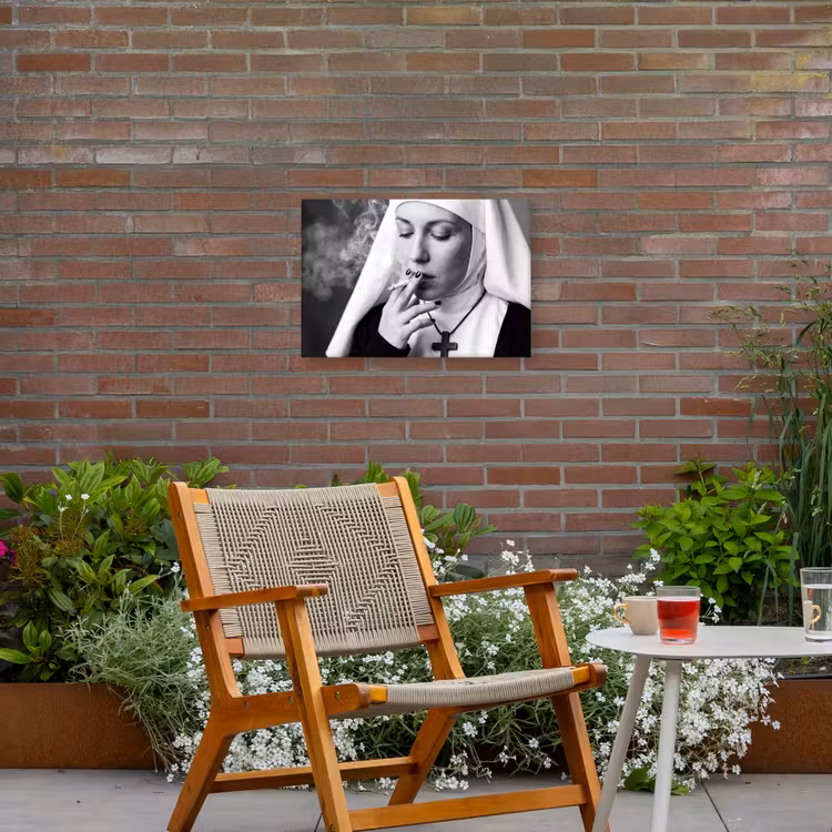Non - Roken - Portret - Zwart - Wit - Rebels Tuinposter op houten frame 2 cm dik klein -sfeer3