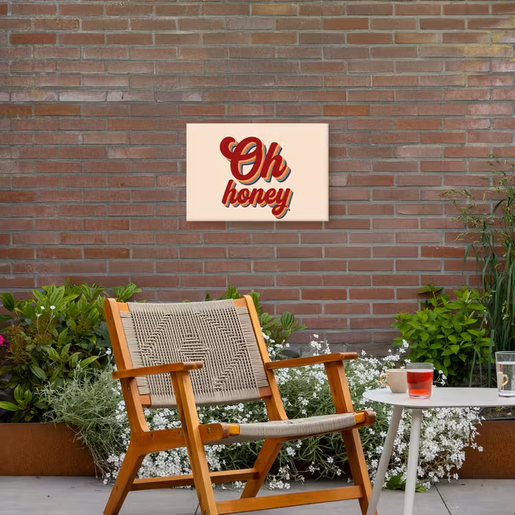 Oh honey - Rood - Schaduw Tuinposter op houten frame 2 cm dik klein -sfeer3