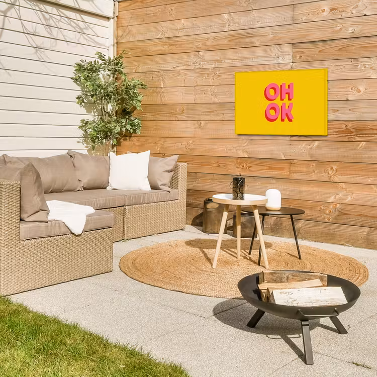 Oh ok - 3D - Geel - Roze Tuinposter op houten frame 2 cm dik klein -sfeer2