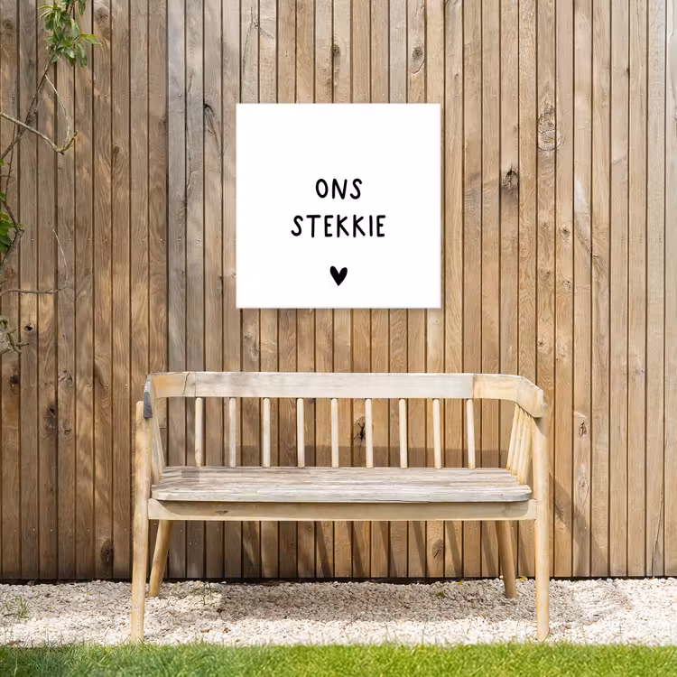 Ons stekkie - Spreuken - Quotes Tuinposter op houten frame 2 cm dik middel -sfeer4