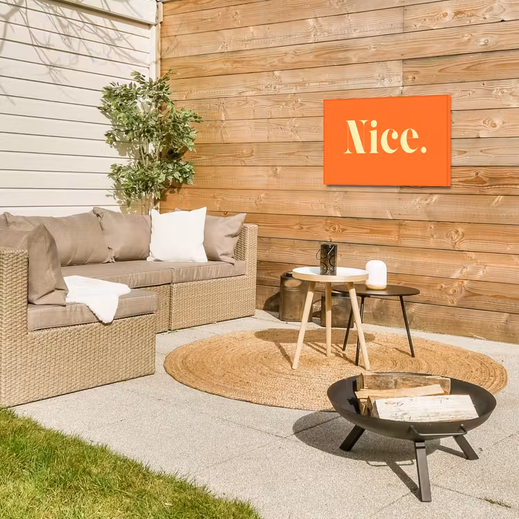 Oranje - Gebroken wit - Nice Tuinposter op houten frame 2 cm dik klein -sfeer2
