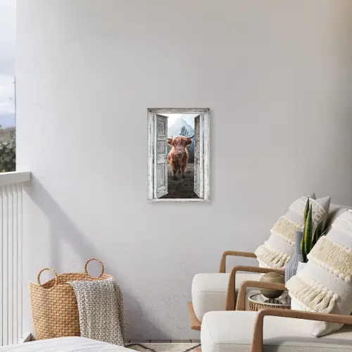 Oude deuren naar Schotse Hooglander Tuinposter op houten frame 2 cm dik klein -sfeer1