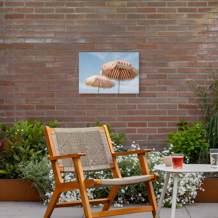 Parasol - Lucht - Rood Tuinposter op houten frame 2 cm dik klein -sfeer3