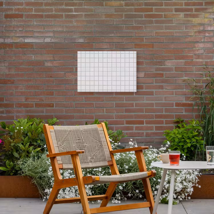Patroon - Tegels - Grijs - Wit Tuinposter op houten frame 2 cm dik klein 845 -sfeer3
