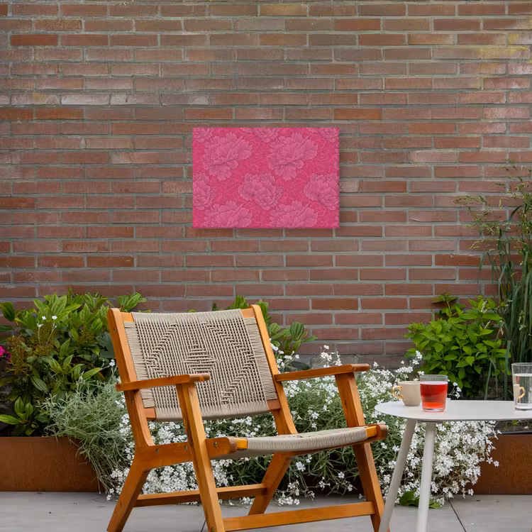 Pioenrozen - Energiek - Roze Tuinposter op houten frame 2 cm dik klein 845 -sfeer3