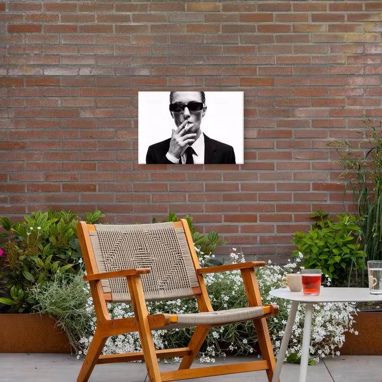 Portret - Pak - Roken - Zwart - Wit - Stoer Tuinposter op houten frame 2 cm dik klein -sfeer3