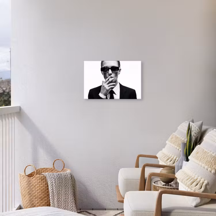 Portret - Pak - Roken - Zwart - Wit - Stoer Tuinposter op houten frame 2 cm dik klein -sfeer1