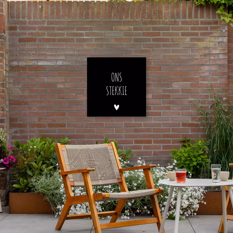Quotes - Stekkie - Ons stekkie Tuinposter op houten frame 2 cm dik middel -sfeer3