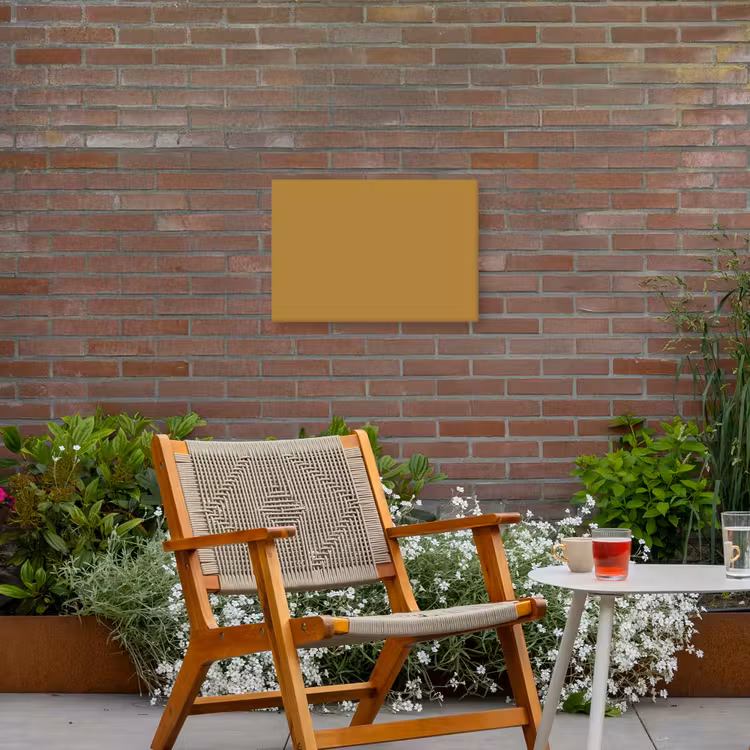 Rhythmic - Ochre - Geel Tuinposter op houten frame 2 cm dik klein 845 -sfeer3