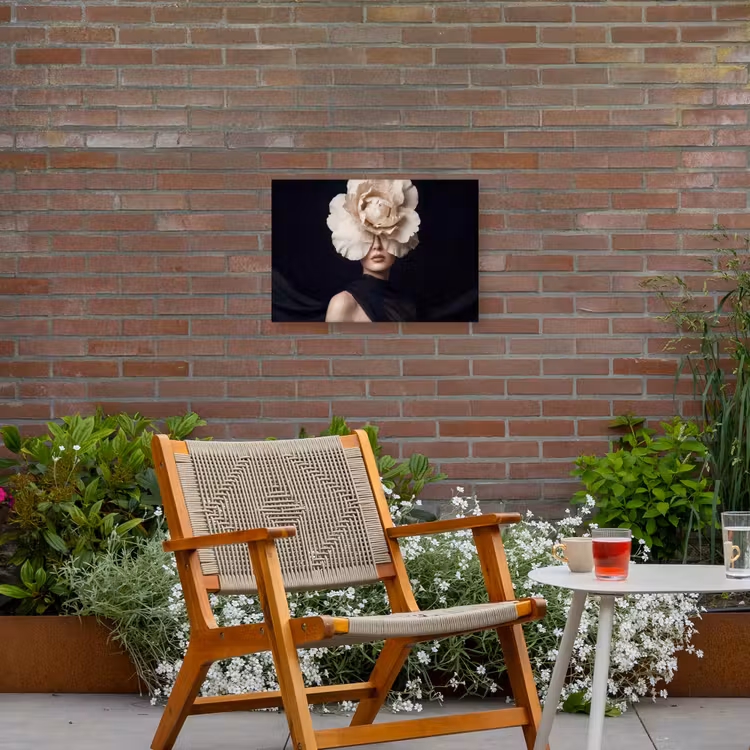 Roos - Tijdloos - Zwart Tuinposter op houten frame 2 cm dik klein -sfeer3